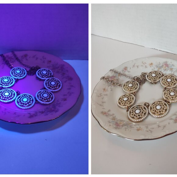 Vtg Gold Tone Bib Necklace White Lucite Medallions J. Crew Style - Picture 1 of 8